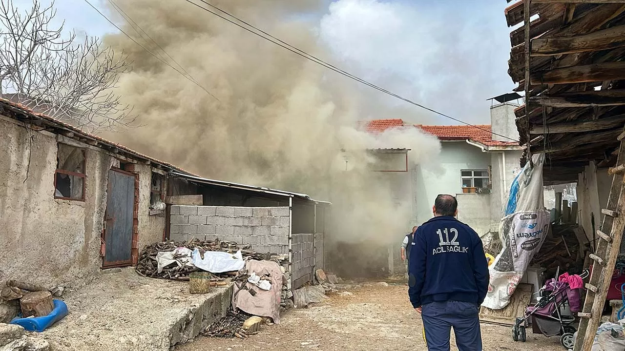 Uşak'ta bir müstakil ev, alevlerin pençesinde kaldı!