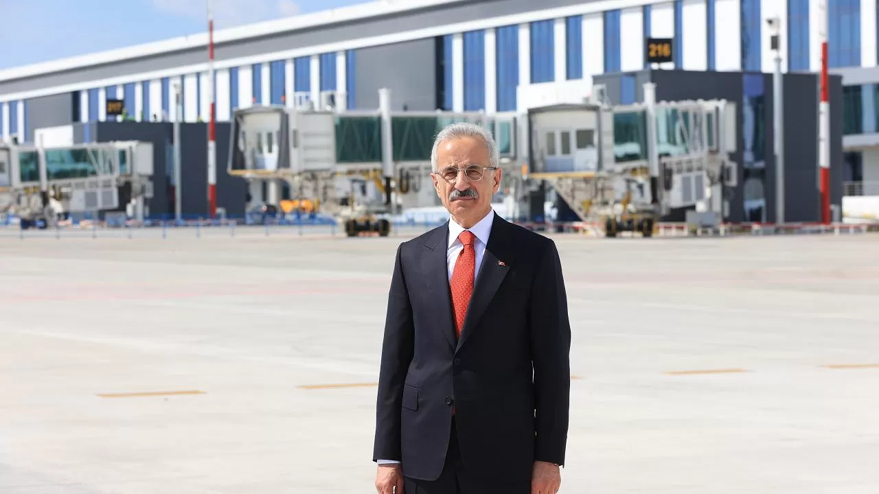 Ulaştırma Bakanı Uraloğlu'ndan Müjdeli Haber: Antalya Havalimanı, Yolcu Kapasitesinde Zirveye Yürüyor!