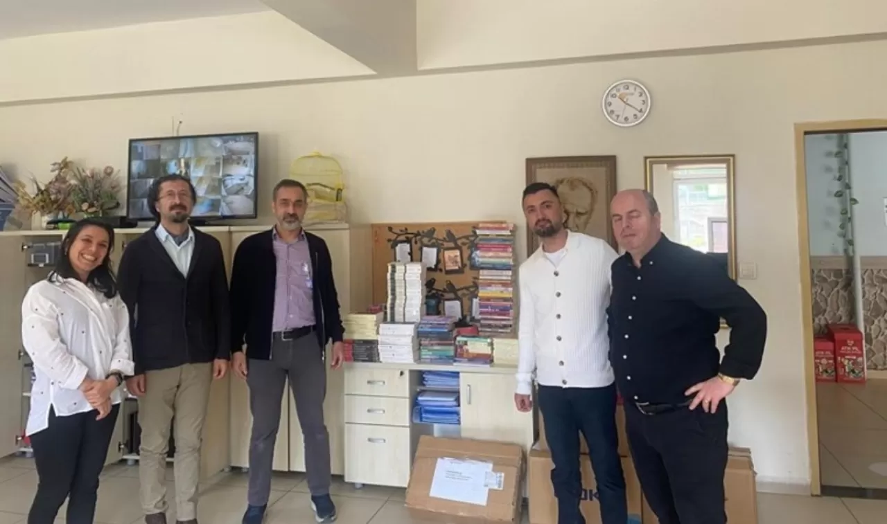 Borçka Anadolu Lisesi'nde Eğitici 'Aydınlanma Kitaplığı' Projesi Hayata Geçiriliyor!
