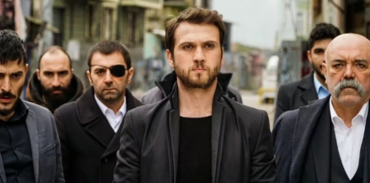 "Çukur" Dizisi Filme Uyarlanıyor, Çekimler Bu Yaz Başlıyor!