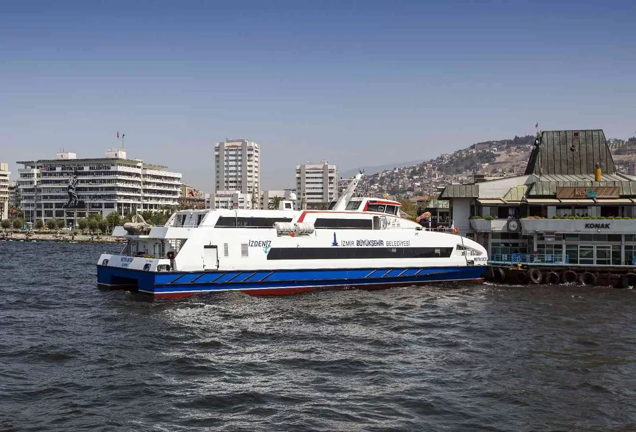 İzmir'de Gece Vapurculuk Hizmeti Başladı! IZDENİZ'den Yeni Baykuş Seferleri ile Şehri Keşfedin!