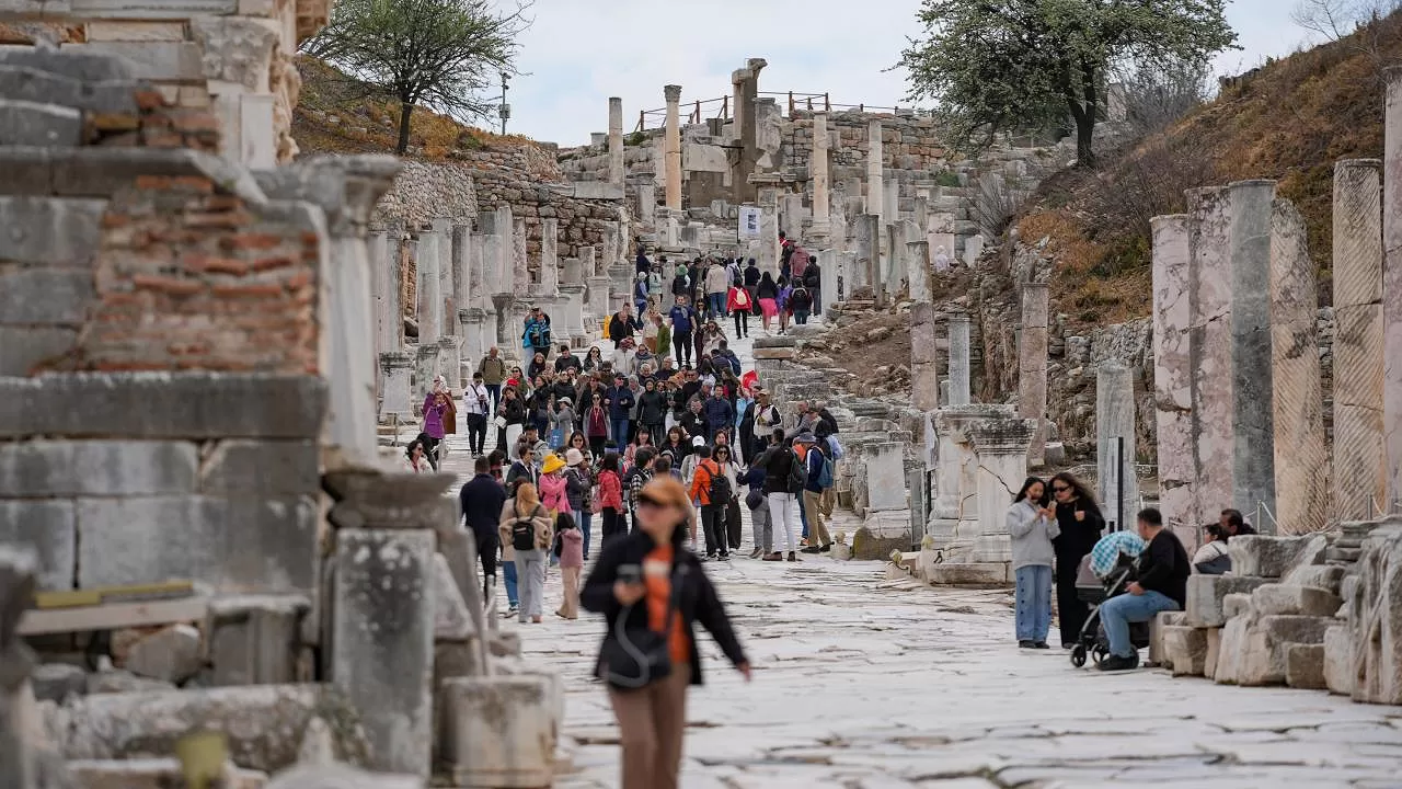Tatil döneminde müze ve ören yerlerini 1 milyondan fazla turist ziyaret etti.