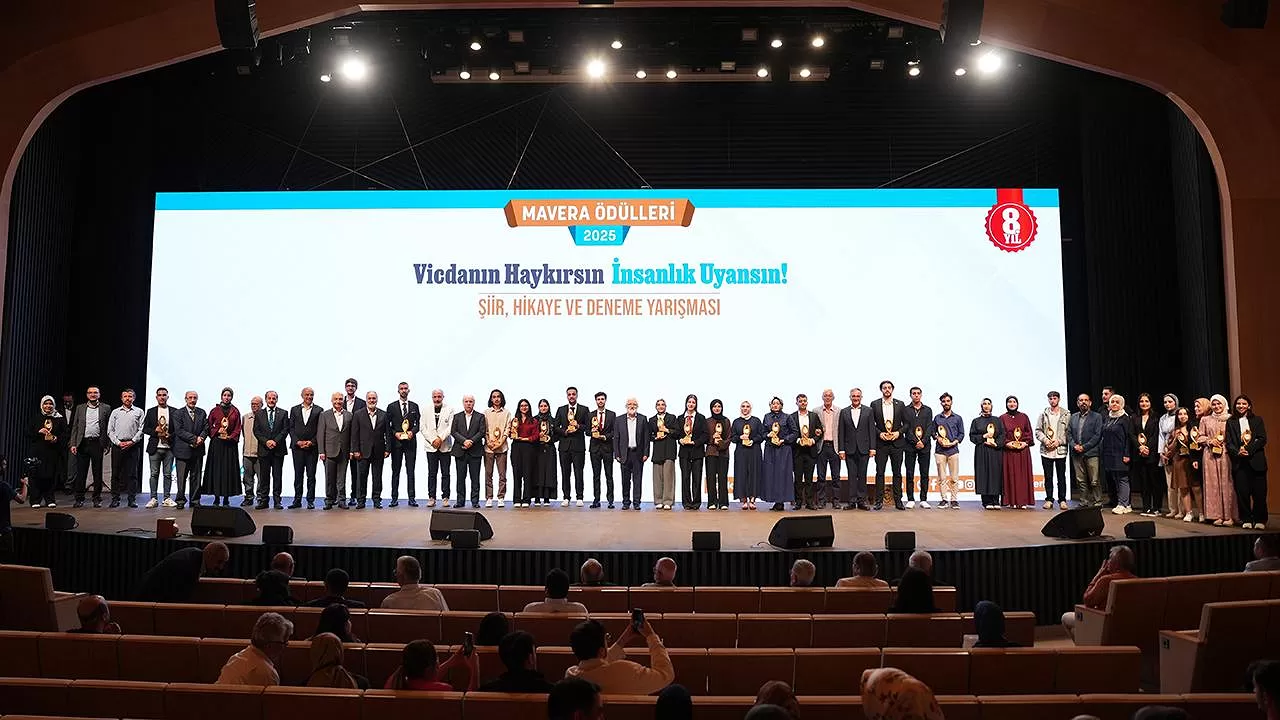 8. Mavera Ödülleri'nde Kazananlar Ödüllerini Görkemli Bir Törenle Aldı!