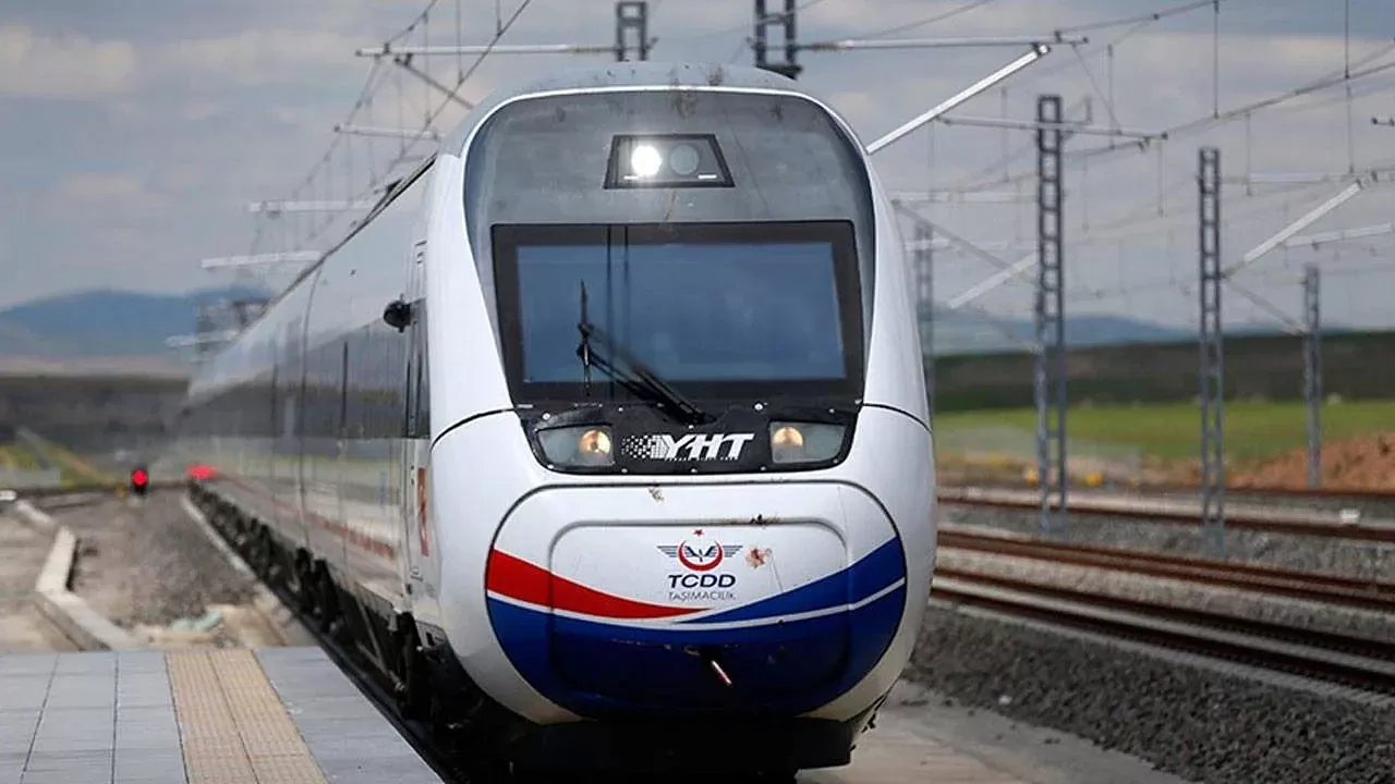 İstanbul ile Ankara arasındaki hızlı tren seferleri geçici olarak askıya alındı.