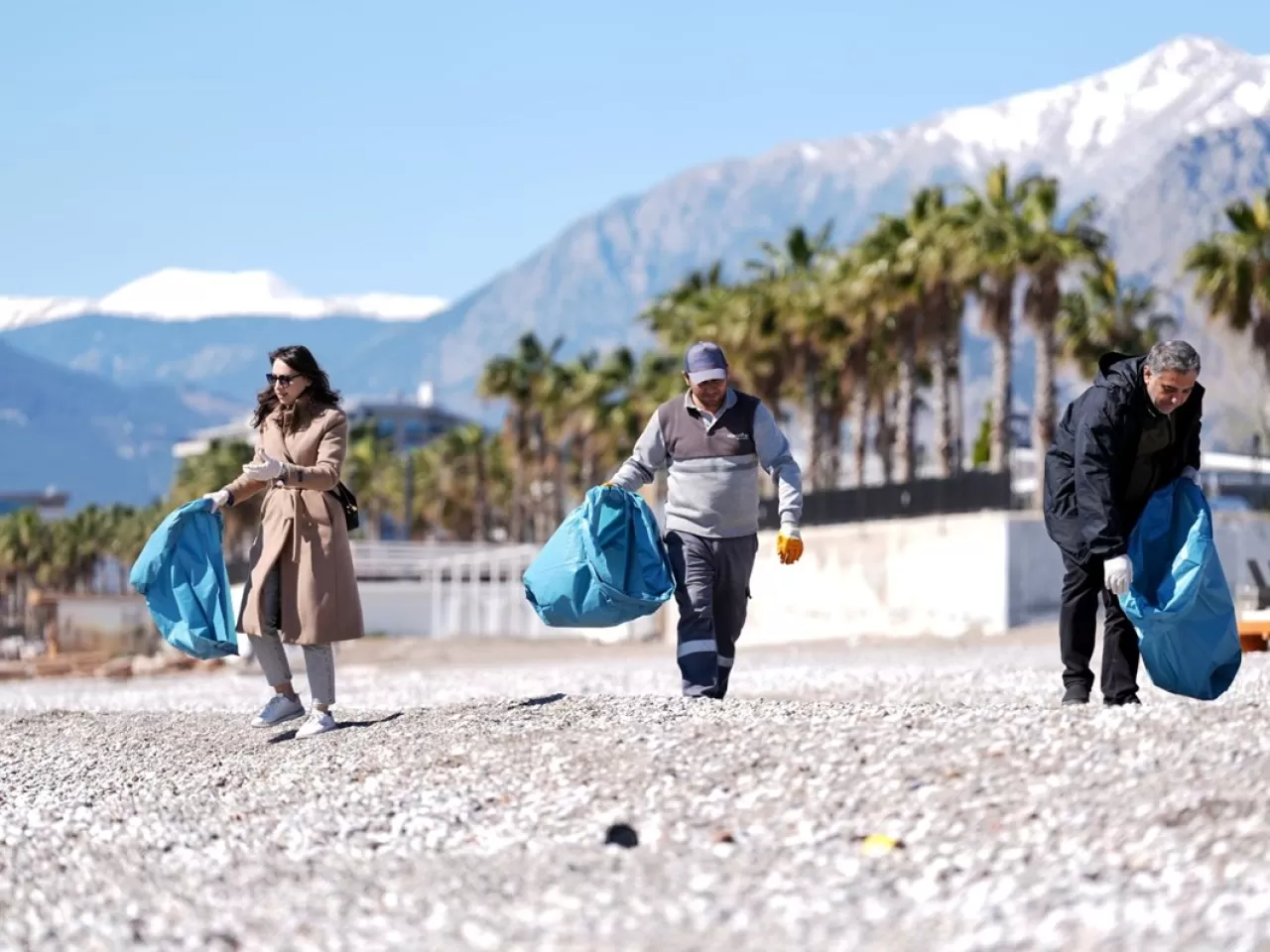 Konyaaltı Sahili ve Denizi, Temizleme Çalışmalarıyla Parıldıyor!