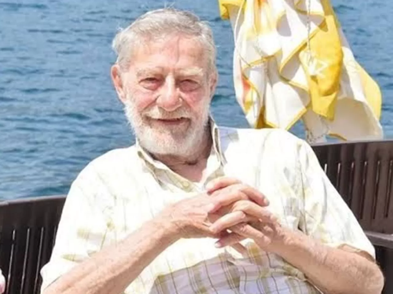Oyuncu Ahmet Mekin, beklenmedik bir sağlık sorunu nedeniyle hastaneye kaldırıldı.