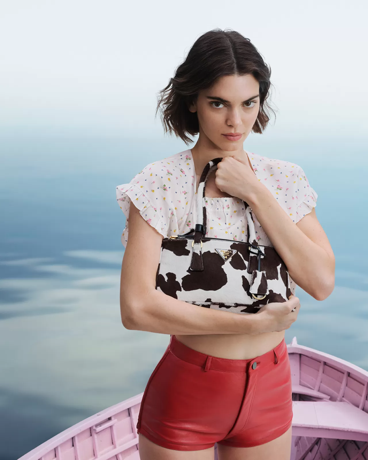 Lacoste'un 5. Cadde'deki Mağazasına Yansıyan Prada'nın Yeni Koleksiyonu Moda Dünyasını Salladı!