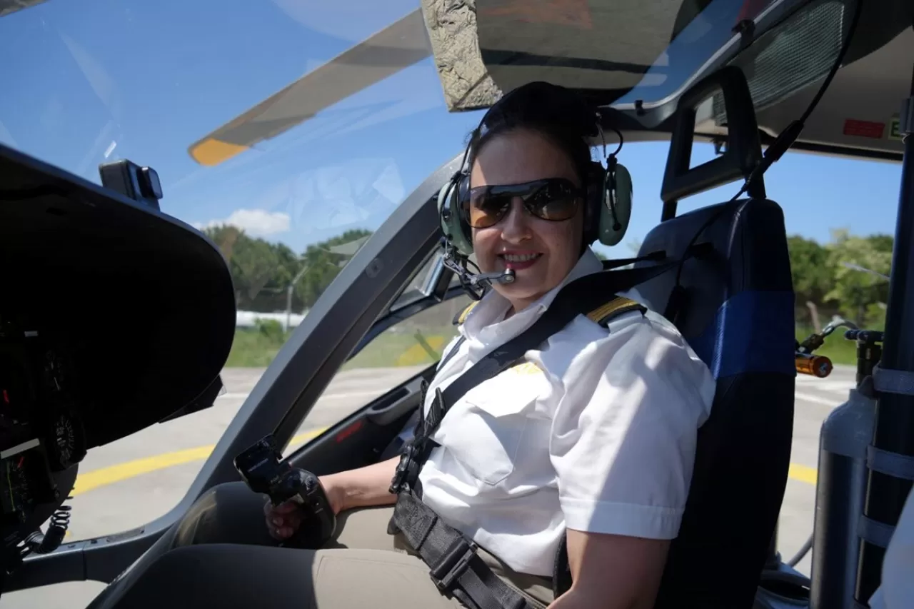 Türkiye'nin Tek Kadın Ambulans Helikopter Pilotu Olarak Görev Yapıyor