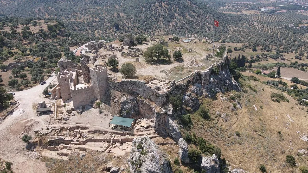 Beçin Antik Kenti'nde Gerçekleştirilen Kazılar Sonucunda Ender Rastlanan Ok Uçları Ortaya Çıktı!