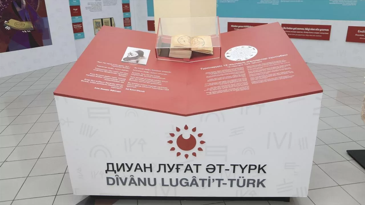 Divanu Lugati’t-Türk eserinin sergilendiği etkileyici sergi, Türkistan'da ziyaretçilerle buluşuyor.