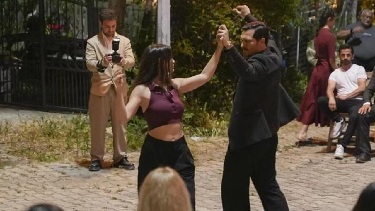 Çağatay Ulusoy ve Demet Özdemir, Zeybek Dansı Provasında Şaşırtıcı Performans Sergiledi!