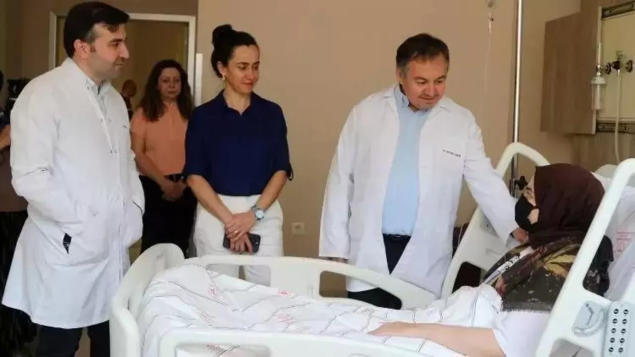 Bitki Çayı Tüketimi Sonucu Karaciğer Harabiyetine Uğrayan Kadın, Nakil Operasyonuyla Kurtarıldı.