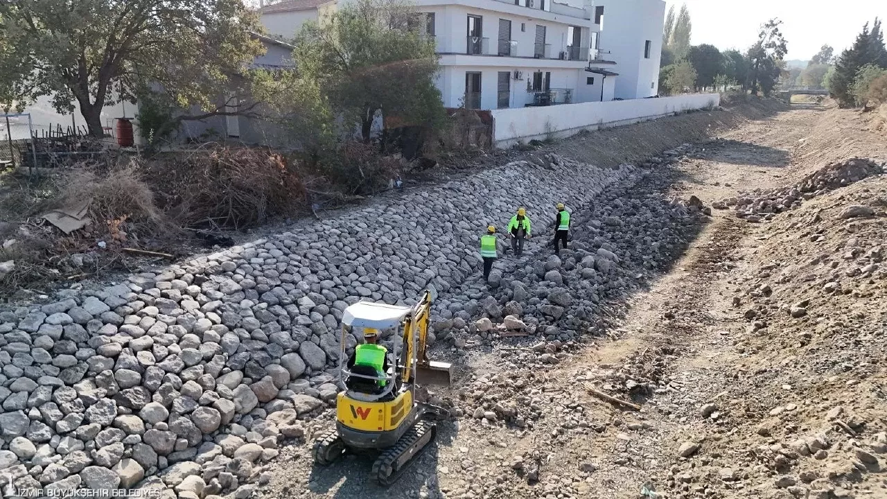 Yarımada’daki Dereler Düzeltiliyor