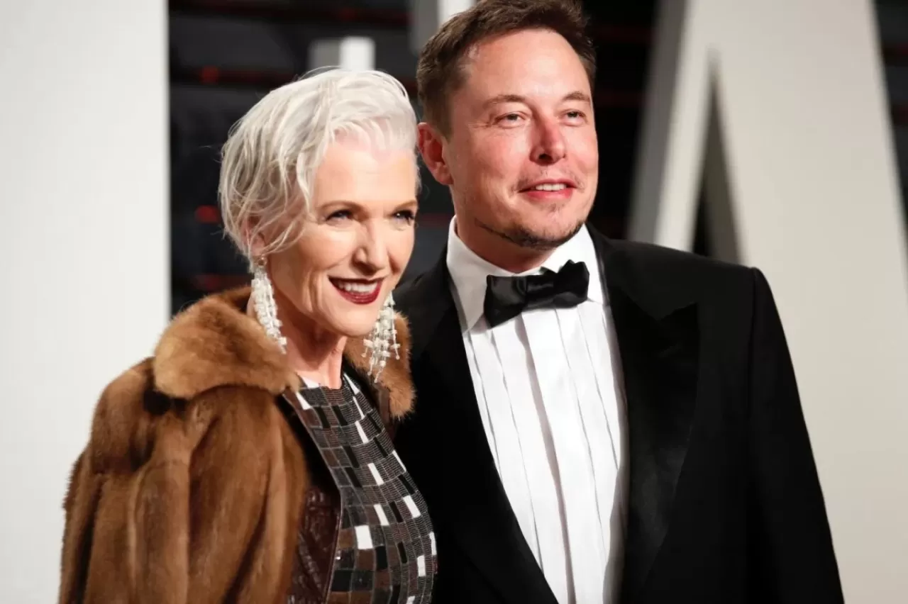 Elon Musk'ın Annesi Maye Musk, New York Moda Haftası'nda Göz Kamaştırdı