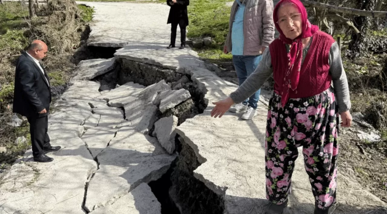 Kentte geçen hafta etkili olan kar yağışları ve yağmurlar sonrası heyelan yaşandı