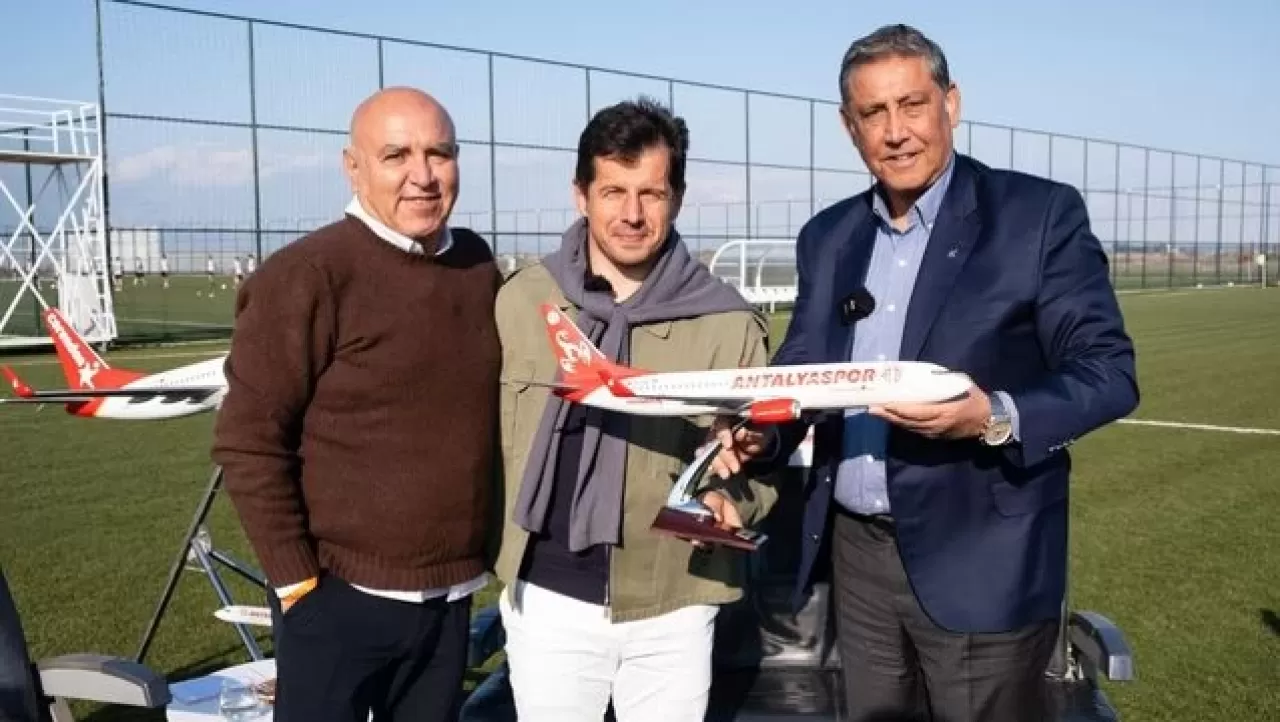 Corendon Airlines, 'Corendon Spor Sohbetleri' etkinliğini Emre Belözoğlu ve Yıldıray Karaer'le birlikte başlattı.