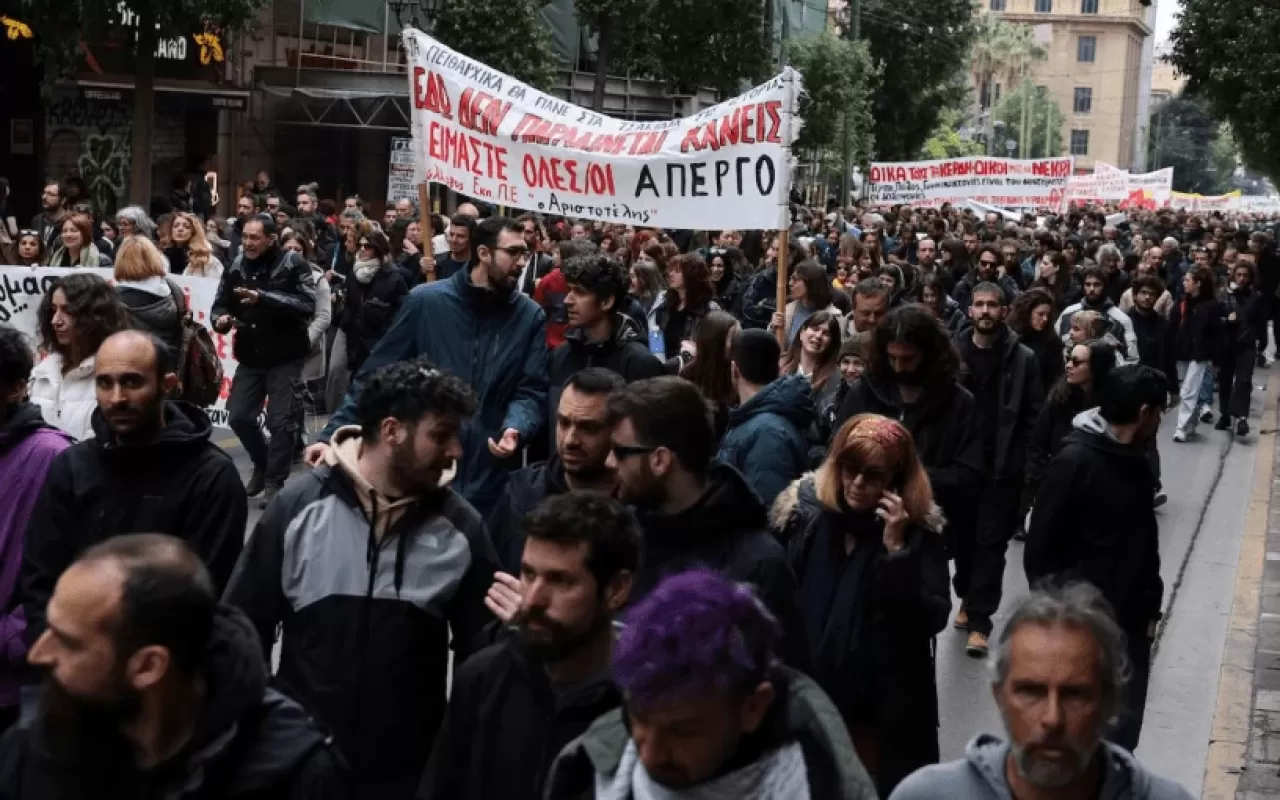 Komşu Ülkede Genel Grev!