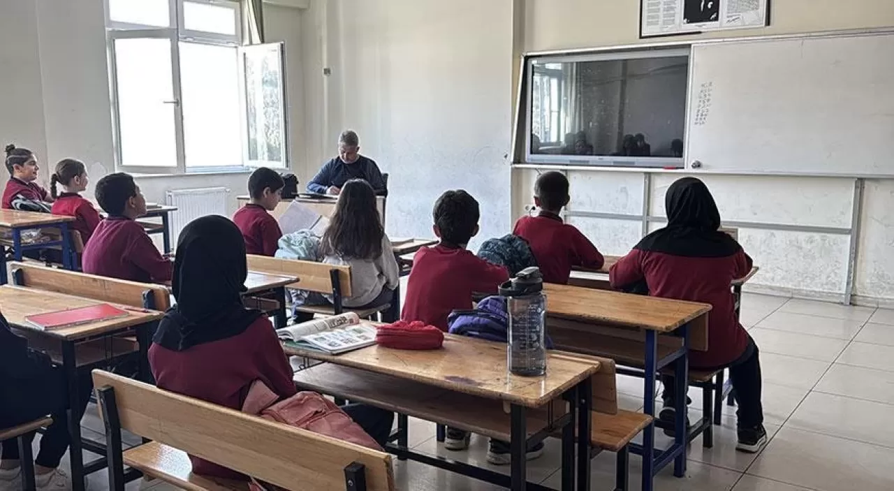 Okullarda Tatil Sona Erdi, İlk Ders Zili Bugün Çaldı