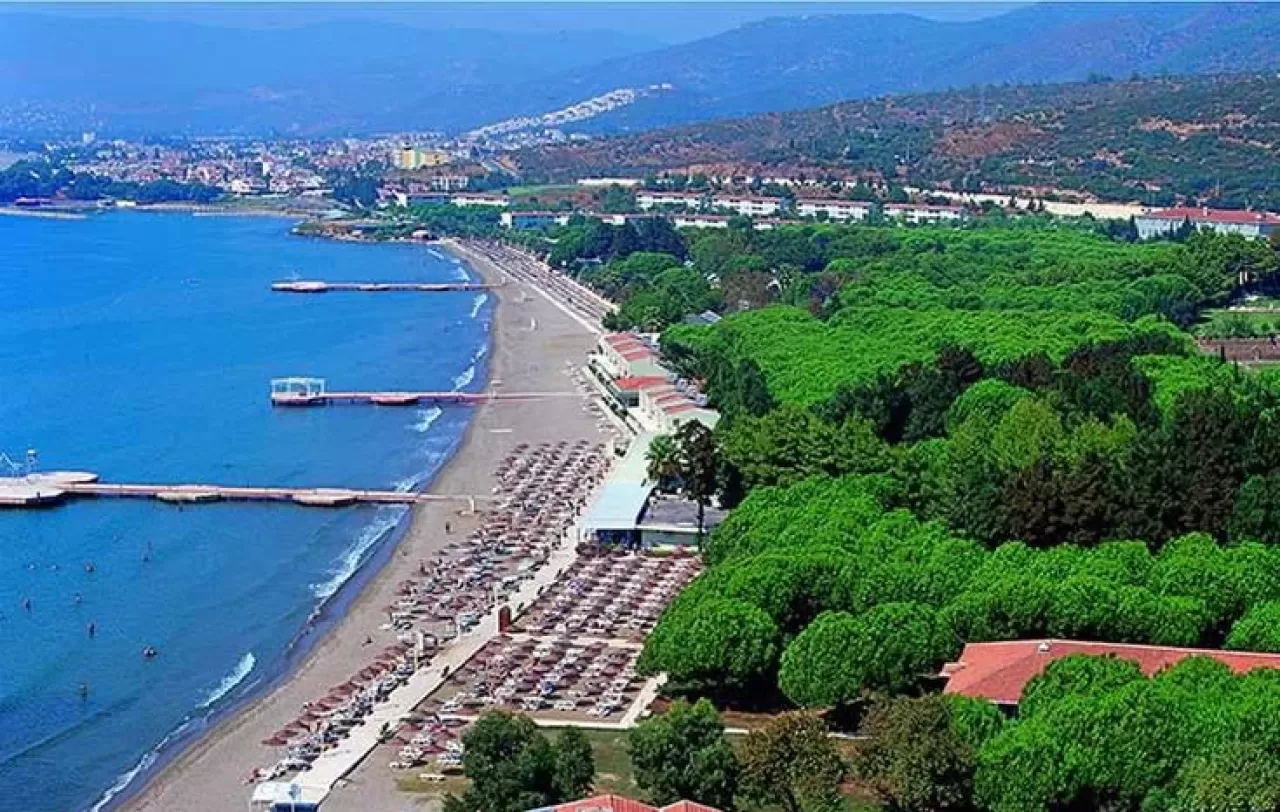 Menderes’in Unutulmaz Türküleri Yeniden Diriliyor: "Anadolu'nun Ozanlık Geleneği Ezgileri" Kitabı Raflarda!