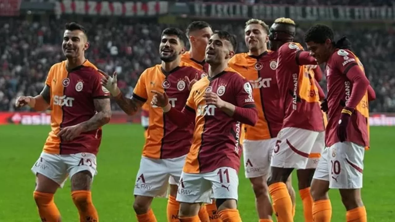 Galatasaray, iki önemli futbolcuyla anlaşma sağladı! İmzalar yakında atılacak.