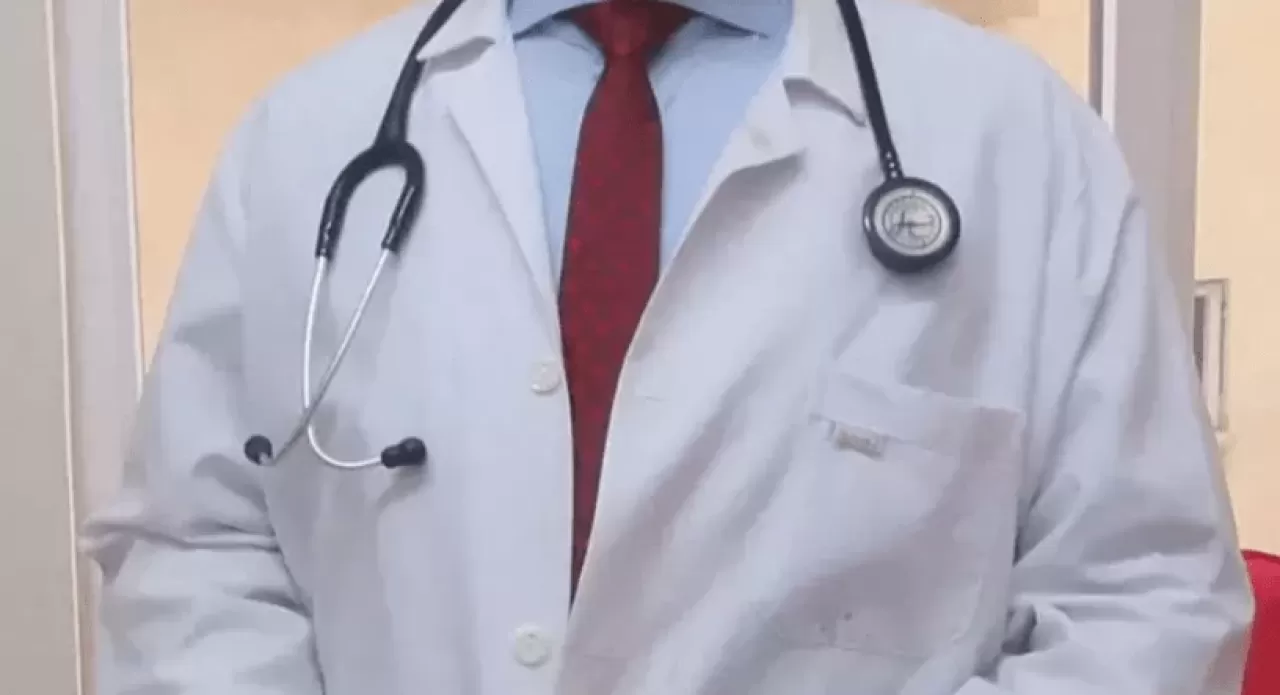 Hastalarla ilgili yazışmaları nedeniyle, 2 asistan doktor görevden uzaklaştırıldı