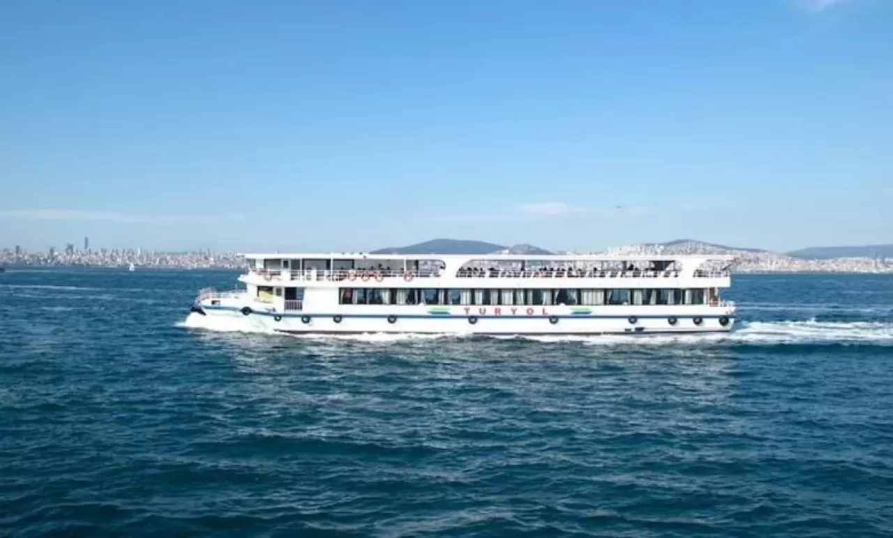 İzmir'e Yeni Bir Ulaşım Hattı: Dikili - Midilli Feribot Seferleri Yeniden Başlıyor!