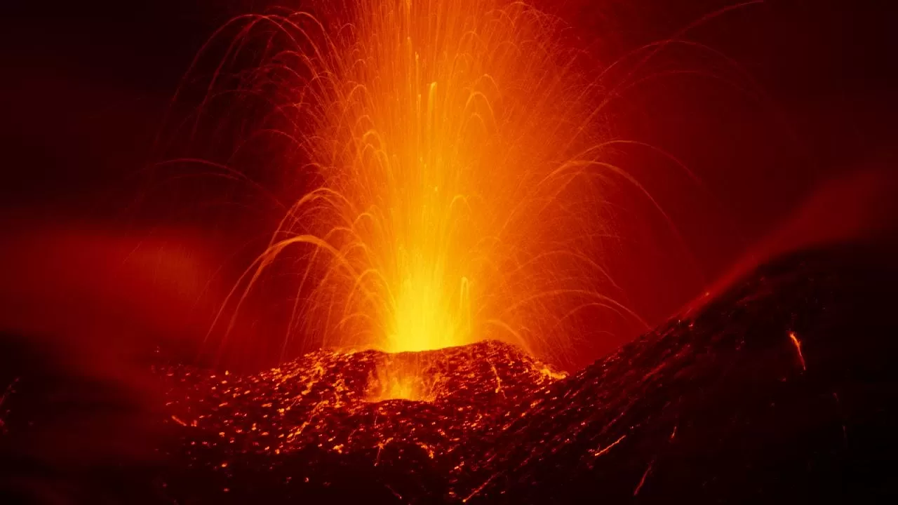 Etna Yanardağı Yeniden Uyandı: Lav Nehirleri Oluştu!