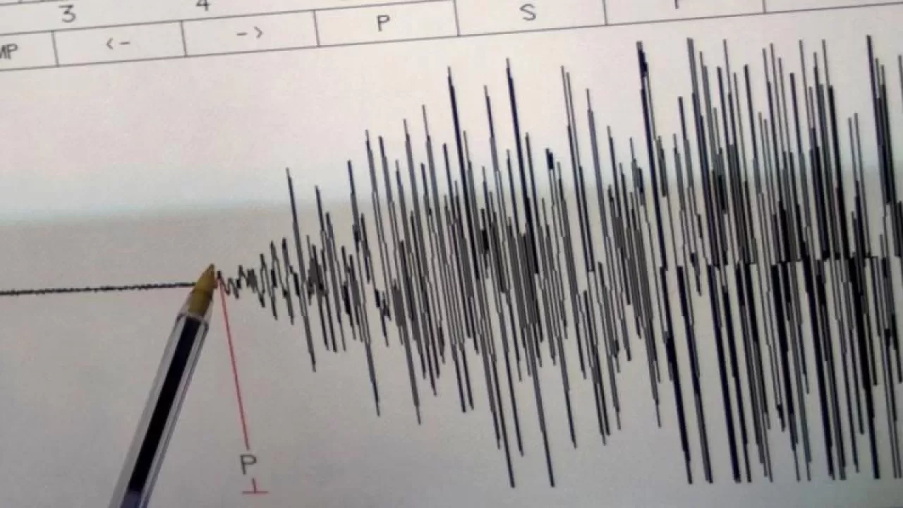 İran’da Deprem: 5 Büyüklüğündeki Sarsıntı Halkı Sokağa Döktü