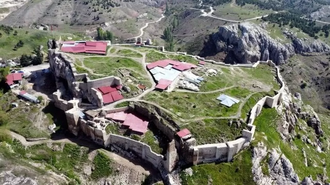 Elazığ'da Harput Kalesi'nde 2025 Yılı Kazı Çalışmaları Başladı!
