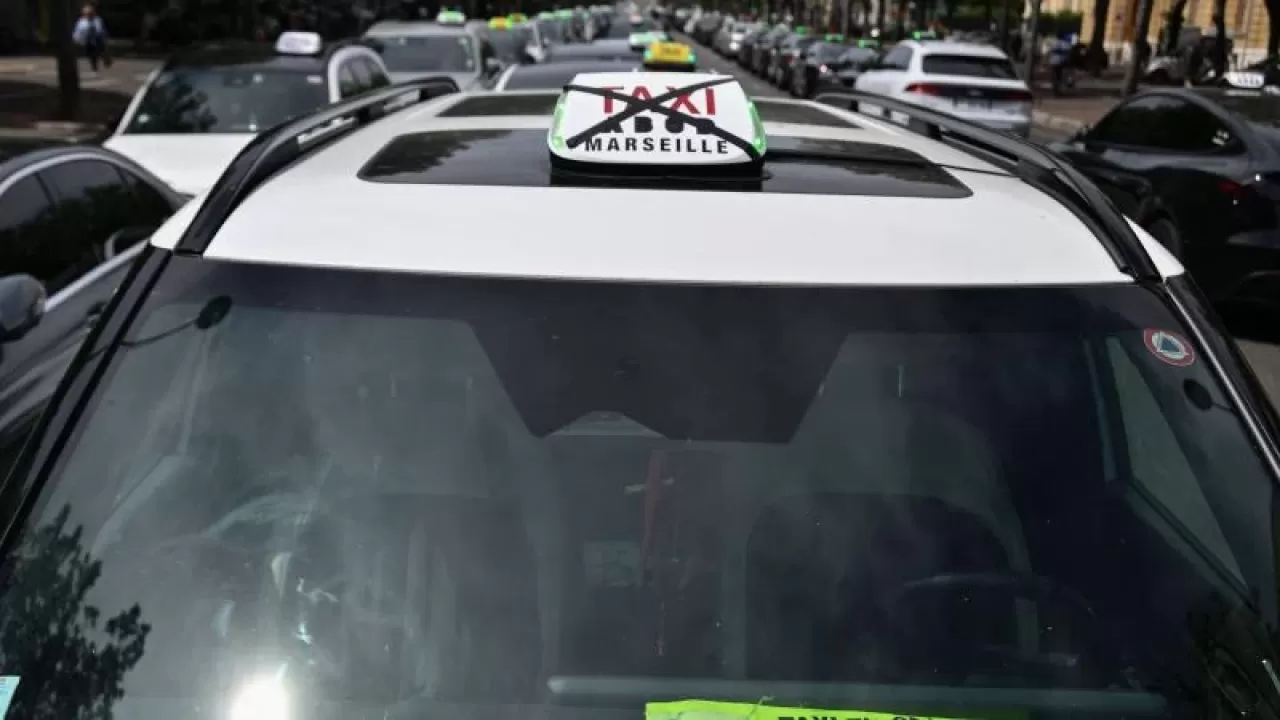 Fransa Genelinde Taksi Şoförlerinden Eylem: Ulaşımda Aksamalar Yaşandı