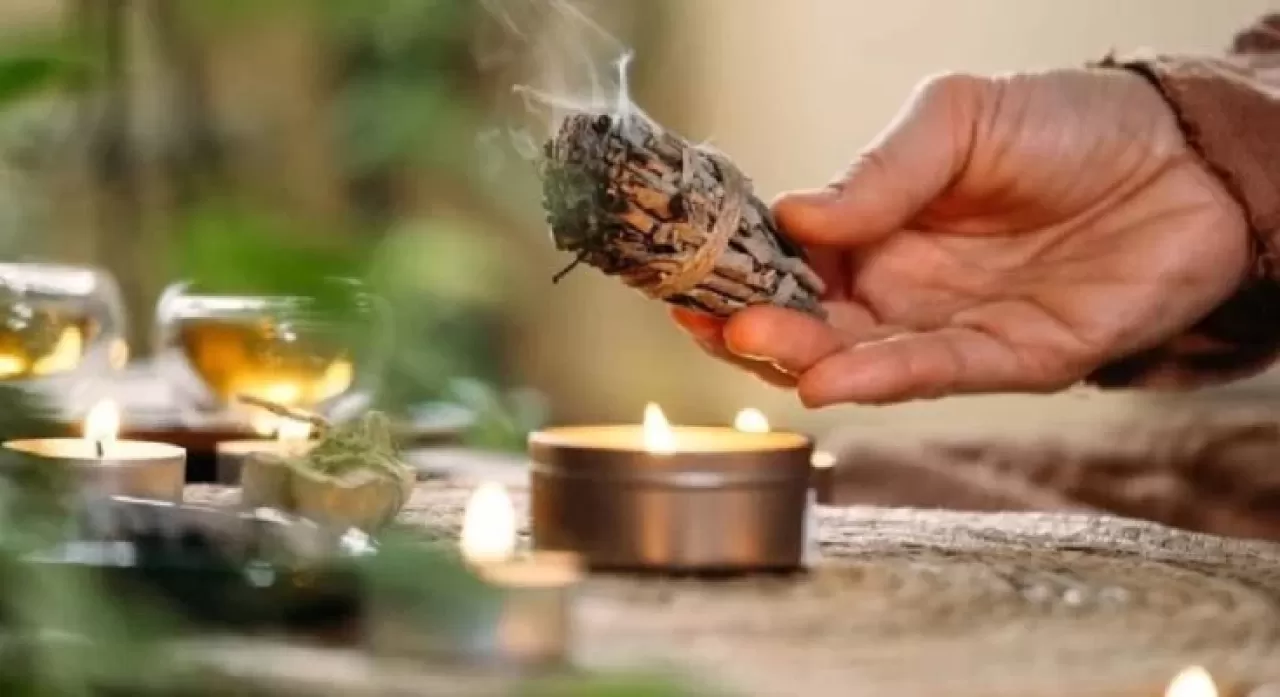 Herkes tarafından sevilen tütsü: Dumanı romantik, etkisi ise yıkıcı! Yavaş yavaş zehirliyor…