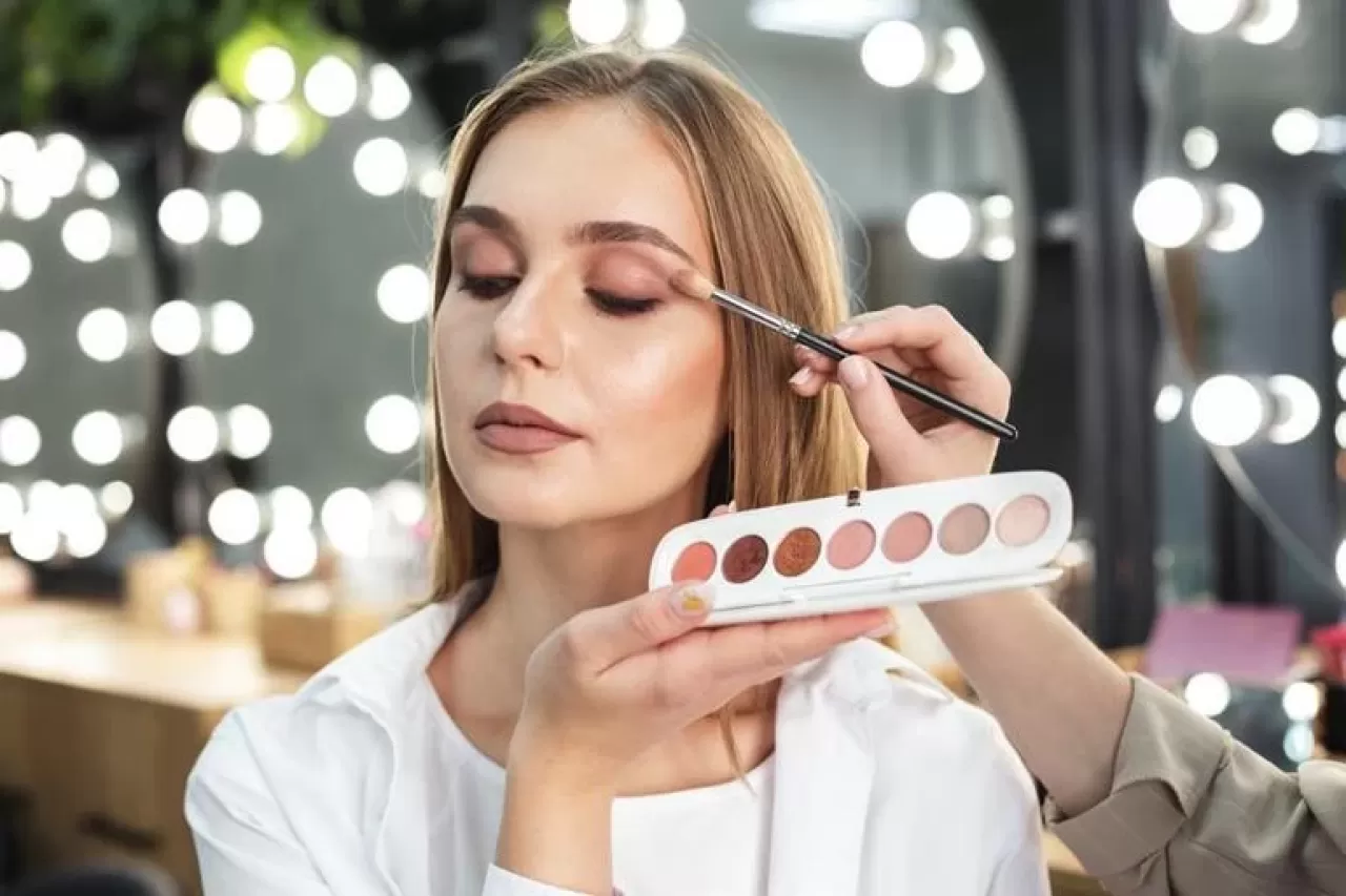 Doğal Görünüm İçin Cesur Makyaj Teknikleri
