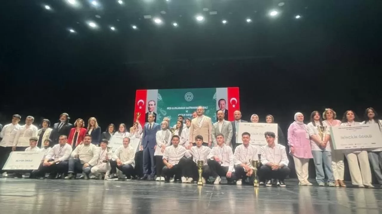 Kırmızı pancarlı cevizli tarhana, aşçılık öğrencileri yarışmasında birinci seçildi