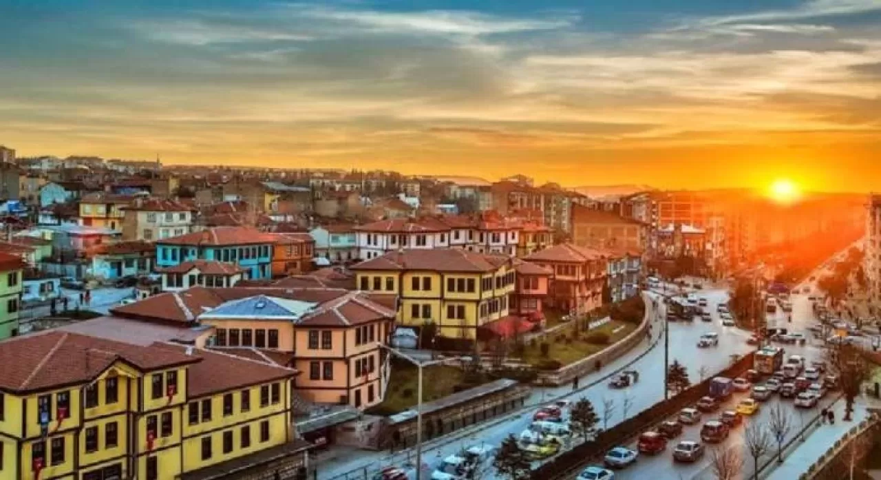 Ne İstanbul ne Ankara! İkisinin arasında kalan ilçe doğayla iç içe gidenler bir daha gitmek istiyor. Kültürel mirası ile herkesi büyülüyor.