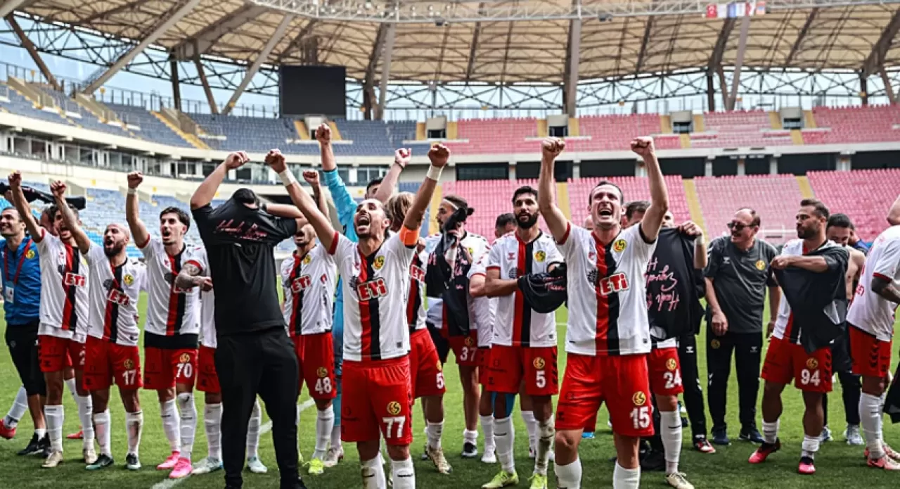 Eskişehirspor, 3. Lig’e Yükselerek Profesyonel Lige Döndü