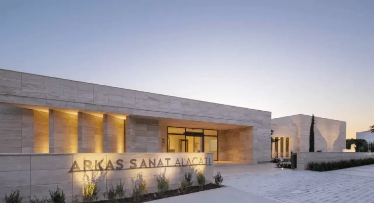 Mimarisiyle de dikkat çeken Arkas Sanat Alaçatı’da:  ‘Sahnelenmiş’ yüzleşme sergisi