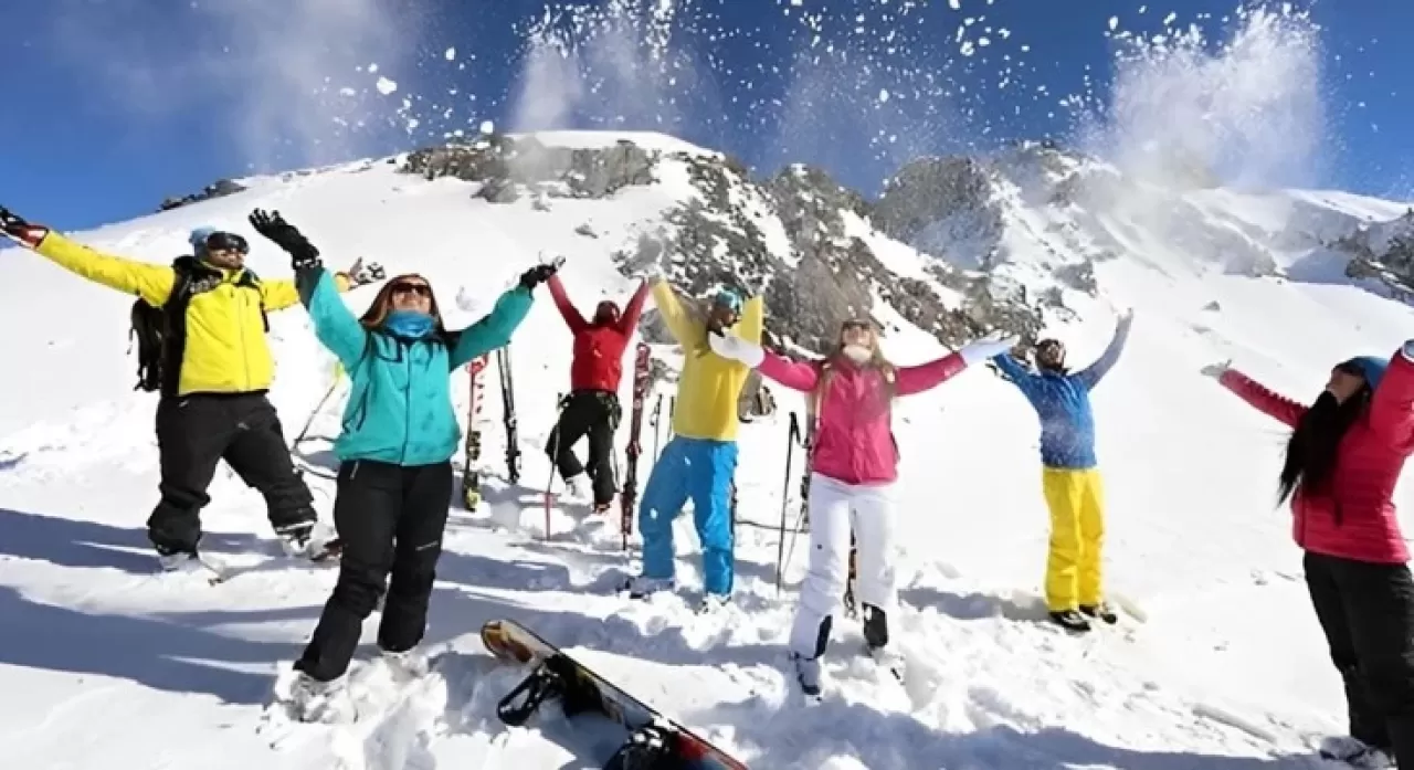 Trabzon, kış turizmine hazırlanıyor! Altyapı çalışmaları hızla ilerliyor, bölgeye yeni soluk getirecek. Turizmin hareketlenmesi bekleniyor!