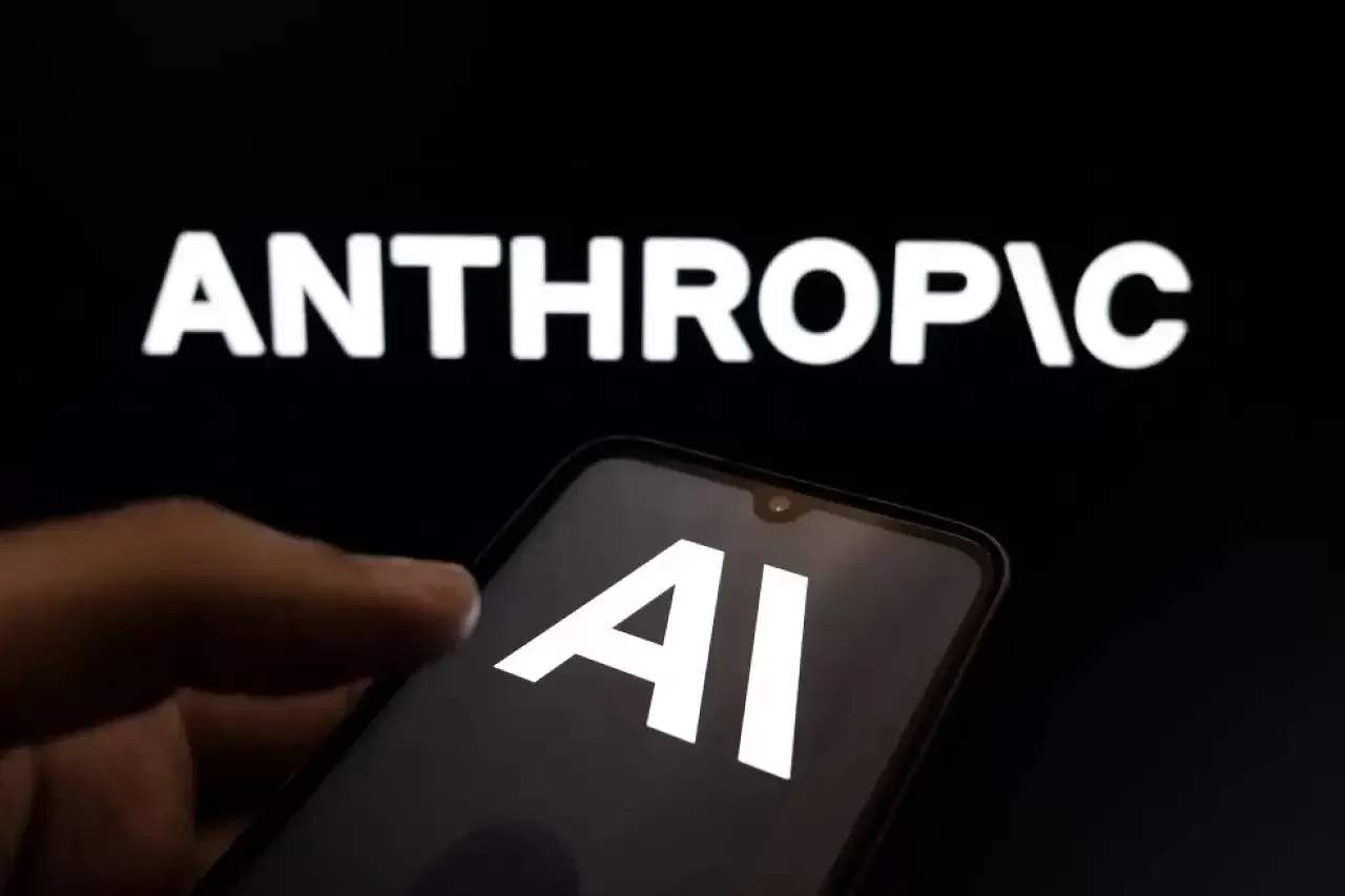 ABD Başkanı Donald Trump, federal kurumlarda yapay zeka şirketi Anthropic teknolojisinin kullanımını durdurma kararı alırken, rakip şirket OpenAI ile ise yeni bir iş birliği anlaşması yapıldığını duyurdu.