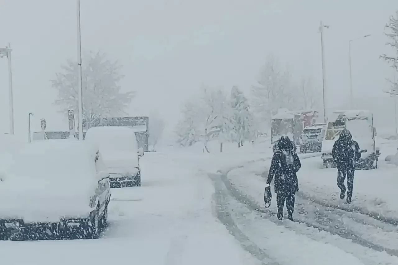 Bitlis’te Kar Esareti: 82 Köy Yolu Tamamen Kapandı!