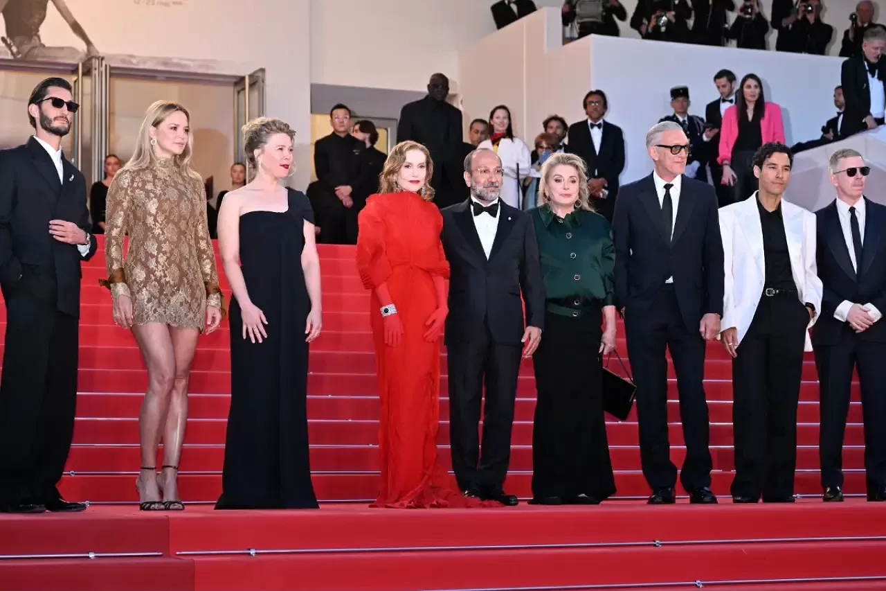 Ünlü yönetmenin son yapımı festivalde uzun süre alkış aldı