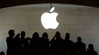 Teknoloji devi Apple, antitröst davasında verilen kararı ihlal ettiği gerekçesiyle davalık oldu
