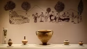 Efes Müzesi, 3500 yıllık tarihi geçmişe aydınlık getiriyor.