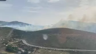 İzmir'de Farklı İki Bölgede Aynı Anda Çıkan Orman Yangınlarına Havadan ve Karadan Eş Zamanlı Müdahale Gerçekleştiriliyor