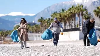 Konyaaltı Sahili ve Denizi, Temizleme Çalışmalarıyla Parıldıyor!
