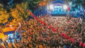 Leylekler için geleneksel bir şenlik olan Leylek Şenliği, bu yıl 27-29 Temmuz tarihleri arasında Edirne'de gerçekleşecek. Gökyüzünde leyleklerin dansını izlemek için herkesi bekliyoruz!
