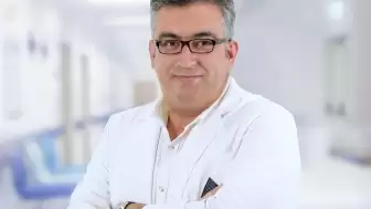 Kalp ve Damar Cerrahisi Uzmanı Prof. Dr. Özveren uyarıyor: Ani kalp ölümü her yaş grubunu tehdit edebilir!