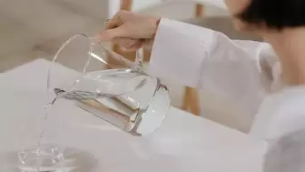 Böbrek yetmezliği olan hastalar için su tüketiminin aşırısının zararlı olabileceği belirtildi.