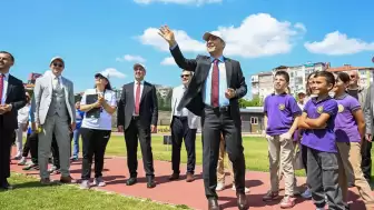 Binlerce Öğrenci, Geleneksel Oyunlar İle Eğlendi: Dev Bir Yarışma Sahnesi Oluştu
