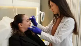 Uzmanlar, 18 yaş altına dolgu ve botoks tehlikesi hakkında uyarıyor. Bilinçsiz yapılan her işlem sağlığımızı tehdit ediyor!