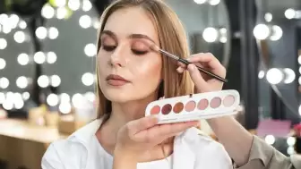 Doğal Görünüm İçin Cesur Makyaj Teknikleri